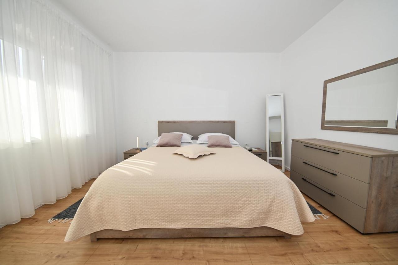 Apartment Irena Posedarje Buitenkant foto
