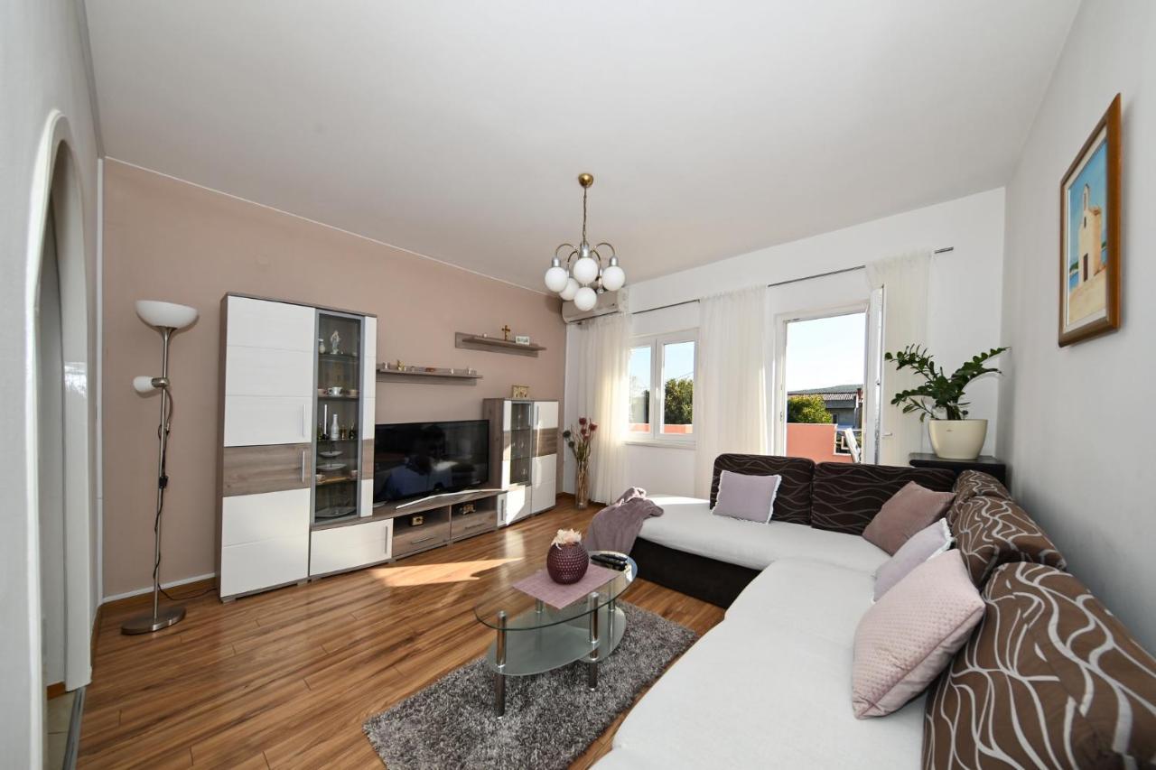 Apartment Irena Posedarje Buitenkant foto