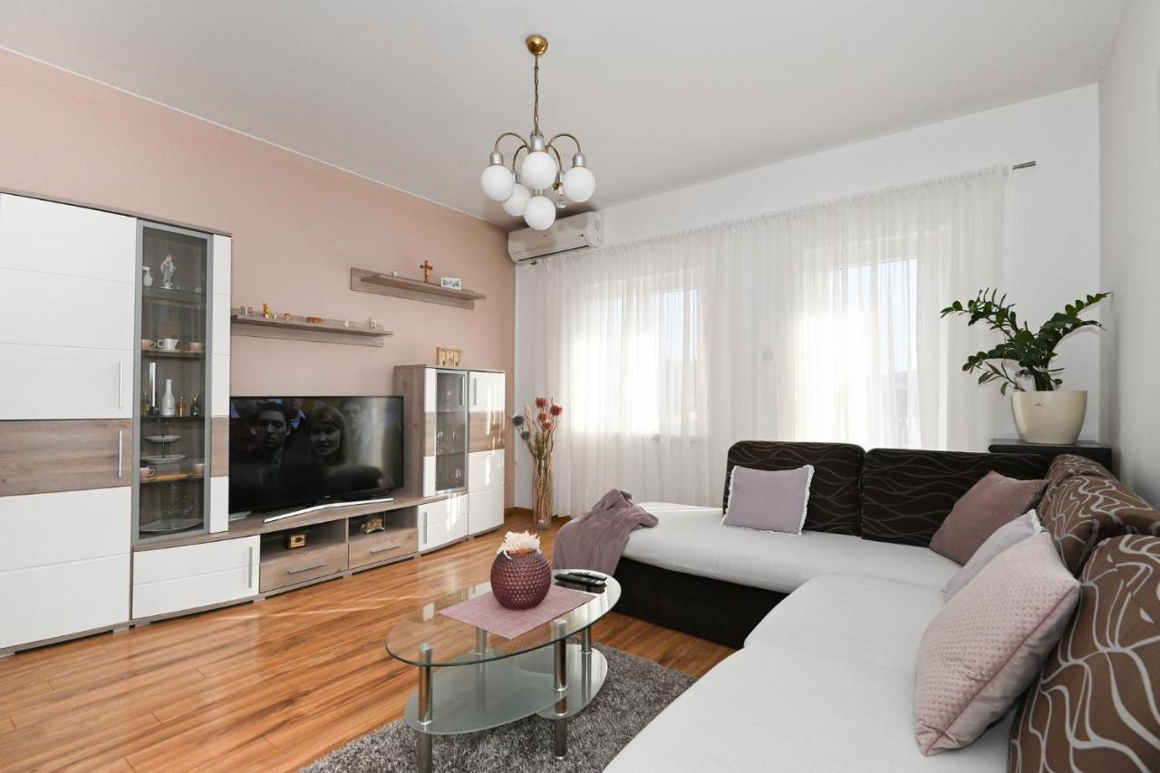 Apartment Irena Posedarje Buitenkant foto